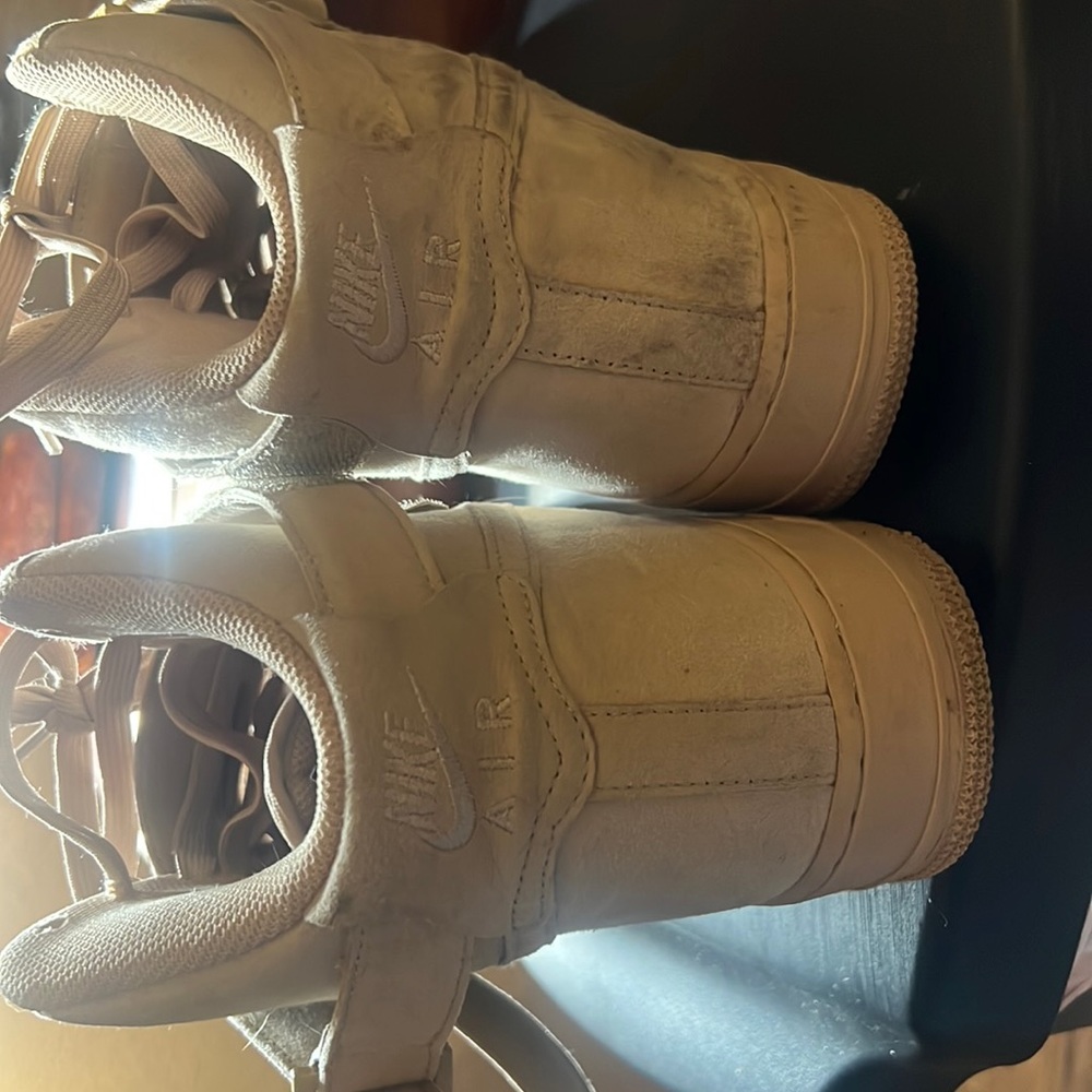 Comes with box collaboration Nike forces Beige Billie Elllish edition very rare